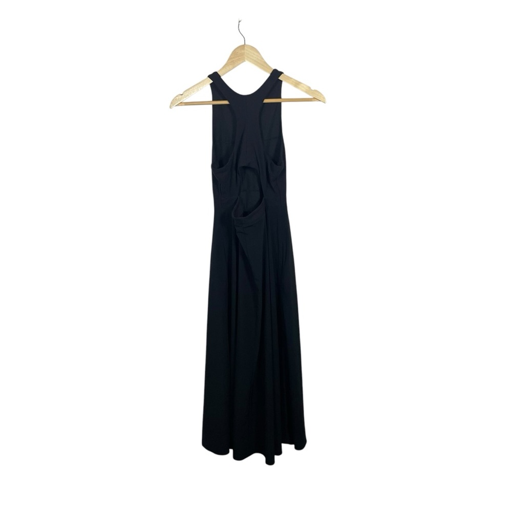 Elegant Black Sleeveless Dress - Picture 15 of 16